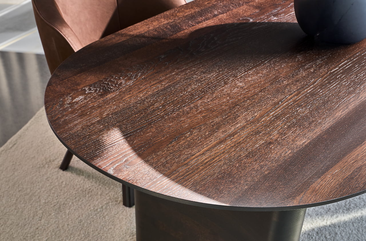 Esszimmertisch Detailbild Oberfläche Nussmbaum massiv