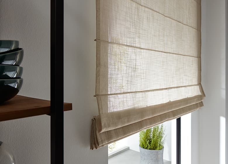 Faltrollo in beige mit Querstäben